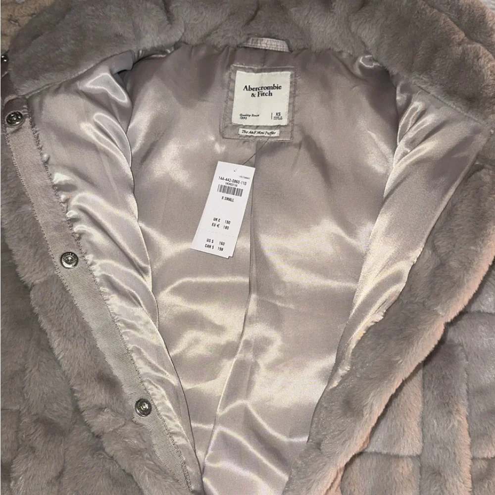 NWT A&F Mini Puffer - Picture 3 of 6